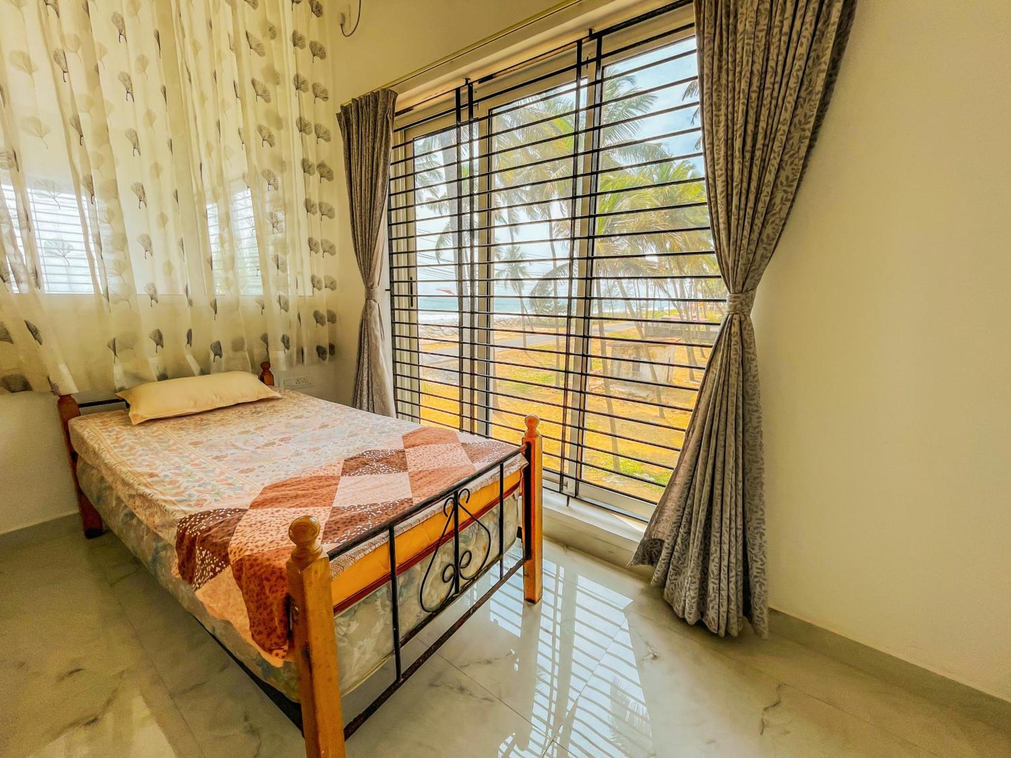Gintara Beach Homestay By Evaddo Kalyanpur Bagian luar foto